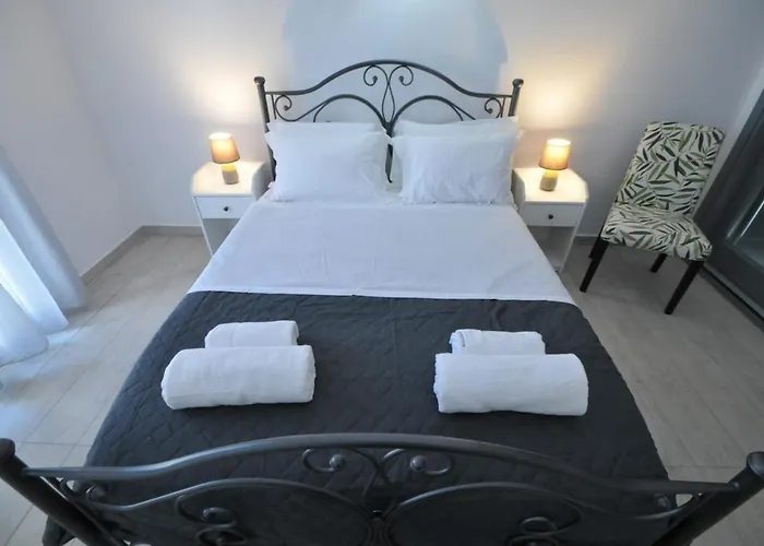 Blue Diamonds Paros Pounda